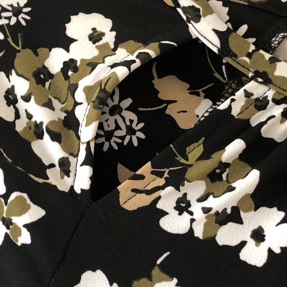 🎉Host Pick🎉Michael Kors Floral-Print Cutout Midi Dress - Picture 5 of 7